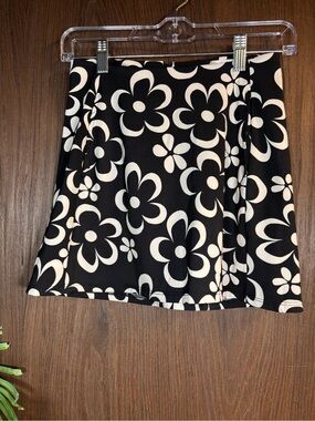 Altar'd State Black Floral Mini Skirt XS Retro Mod Daisy Print